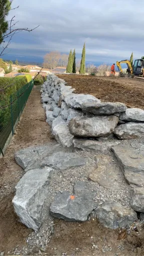 Entreprise d’enrochement avec remise des terres de niveau et terrassement, Carcassonne, FERRAI Aménagement et Nature