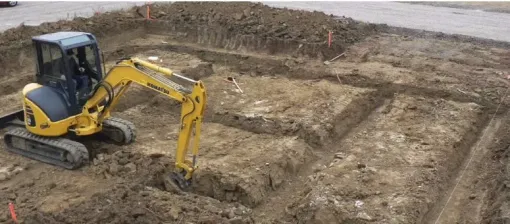 Terrassement d'une plateforme et des fondations d'une maison à Villasavary, Carcassonne, FERRAI Aménagement et Nature