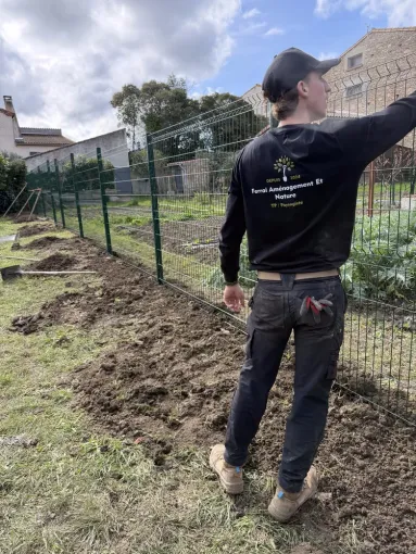 Une entreprise de paysagistes à Bram sur de la pose de clôture rigide, Carcassonne, FERRAI Aménagement et Nature