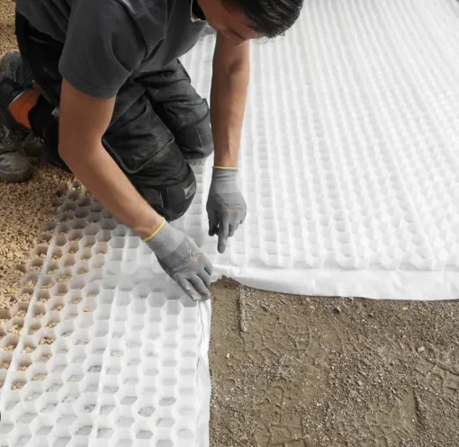 Pose de plaques de nid d'agravel et plaques stabilisatrices drainantes, Carcassonne, FERRAI Aménagement et Nature