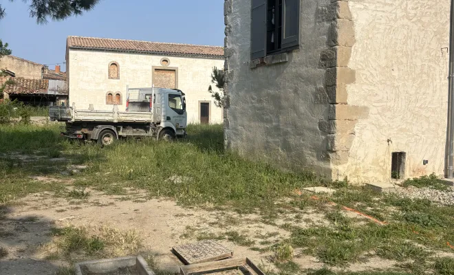 Entreprise pour création de cours et allées avec bordures métalliques et massifs fleuris Bram, Carcassonne, FERRAI Aménagement et Nature