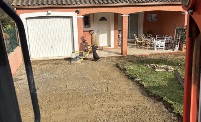 Aménagement paysager avec allée en plaque stabilisatrice à Carcassonne, Carcassonne, FERRAI Aménagement et Nature