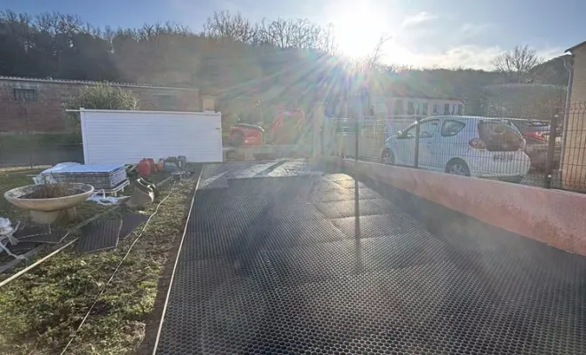 Aménagement paysager avec allée en plaque stabilisatrice à Carcassonne, Carcassonne, FERRAI Aménagement et Nature