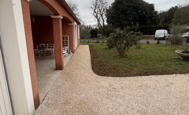 Aménagement paysager avec allée en plaque stabilisatrice à Carcassonne, Carcassonne, FERRAI Aménagement et Nature