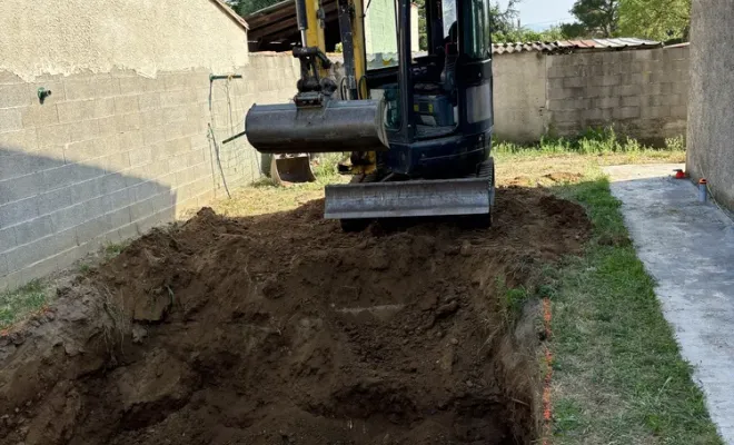 Terrassement d'un trou de piscine avec évacuation des terres sur Bram, Carcassonne, FERRAI Aménagement et Nature